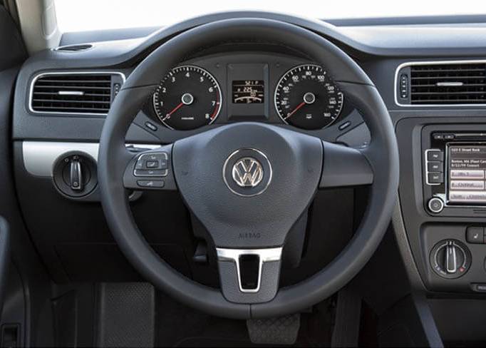 SkyRent предлагает на взять на прокат VW Jetta 1.6  в Крыму